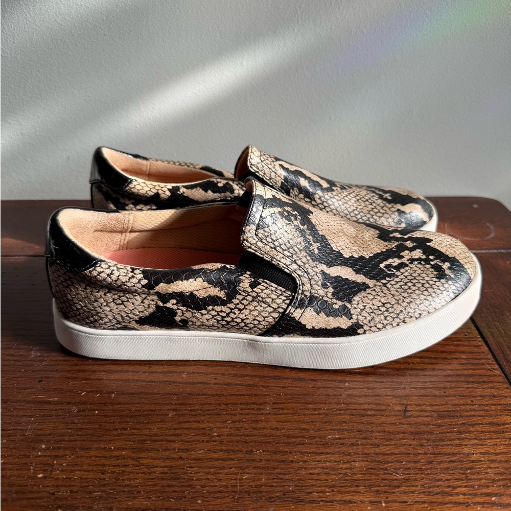 Dr. Scholl's‎ snake print  Slip-On Sneakers 8.5